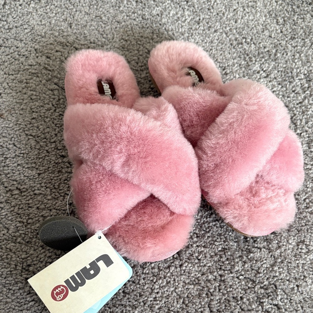 LAMO brand pink cross-band fuzzy slippers